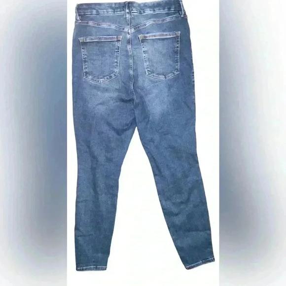 Good American Women’s Distressed Skinny Jeans - Picture 3 of 7